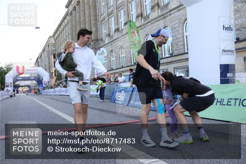07.09.2025 - BARMER Alsterlauf Strokosch-Dieckow http://msf.ph/oto/8717483 07.09.2025 10:54:51 Ziel 8426 meine-sportfotos.de