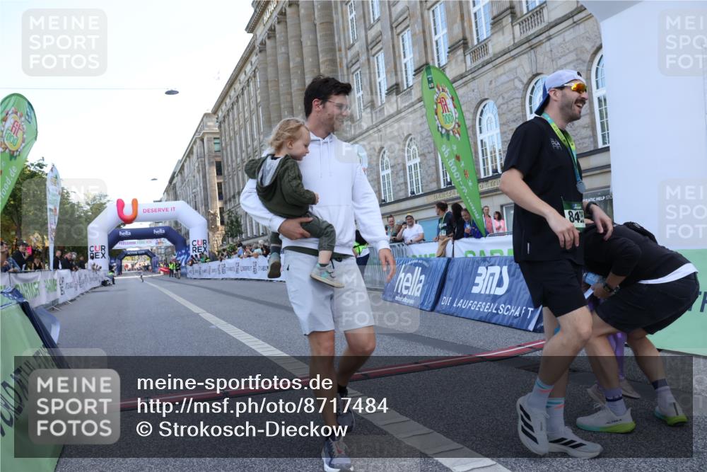 07.09.2025 - BARMER Alsterlauf Strokosch-Dieckow http://msf.ph/oto/8717484 07.09.2025 10:54:51 Ziel 8426 meine-sportfotos.de