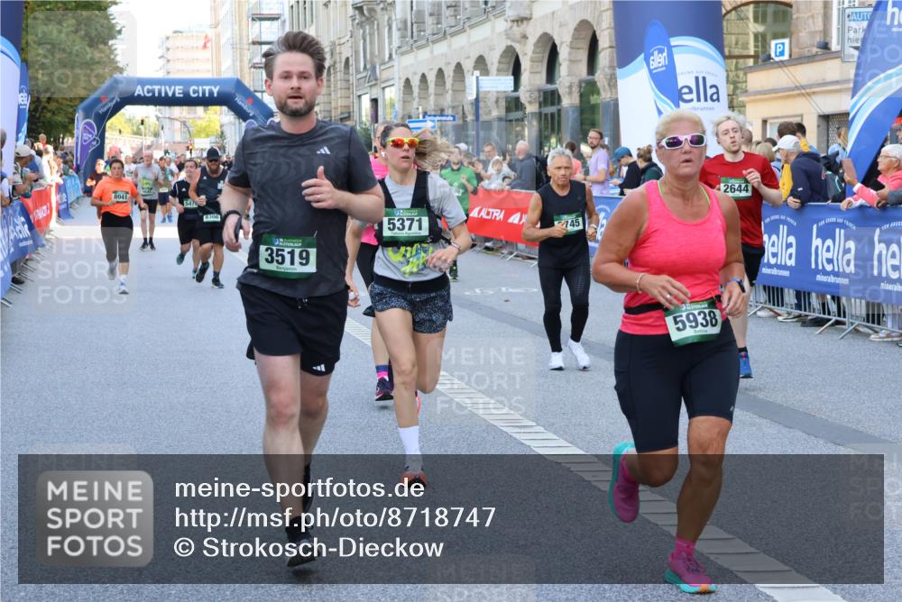 07.09.2025 - BARMER Alsterlauf Strokosch-Dieckow http://msf.ph/oto/8718747 07.09.2025 10:04:08 Ziel 2065, 2103, 2113, 2118, 2139, 2333, 2366, 2511, 2600, 2700, 2701, 2831, 2833, 2981, 3006, 3027, 3172, 3173, 3261, 3281, 3423, 3685, 3913, 3960, 4073, 4347, 4372, 4697, 4728, 4730, 4766, 4876, 4877, 4910, 5111, 5112, 5521, 5612, 5618, 5640, 5683, 5684, 5844, 5923, 6115, 8019, 8166, 8179, 8180, 8288, 8359, 8443 meine-sportfotos.de