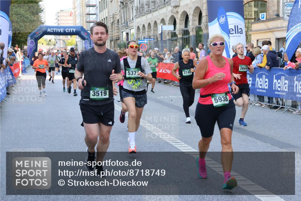 07.09.2025 - BARMER Alsterlauf Strokosch-Dieckow http://msf.ph/oto/8718749 07.09.2025 10:04:08 Ziel 2065, 2103, 2113, 2118, 2139, 2333, 2366, 2511, 2600, 2700, 2701, 2831, 2833, 2981, 3006, 3027, 3172, 3173, 3261, 3281, 3423, 3685, 3913, 3960, 4073, 4347, 4372, 4697, 4728, 4730, 4766, 4876, 4877, 4910, 5111, 5112, 5521, 5612, 5618, 5640, 5683, 5684, 5844, 5923, 6115, 8019, 8166, 8179, 8180, 8288, 8359, 8443 meine-sportfotos.de