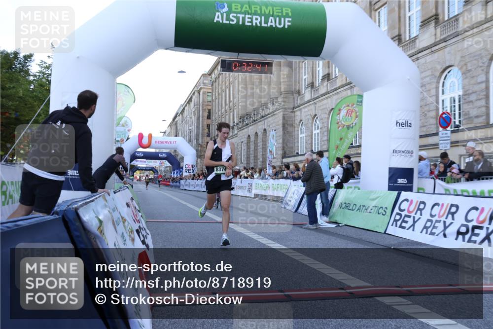 07.09.2025 - BARMER Alsterlauf Strokosch-Dieckow http://msf.ph/oto/8718919 07.09.2025 09:32:39 Ziel 8374 meine-sportfotos.de