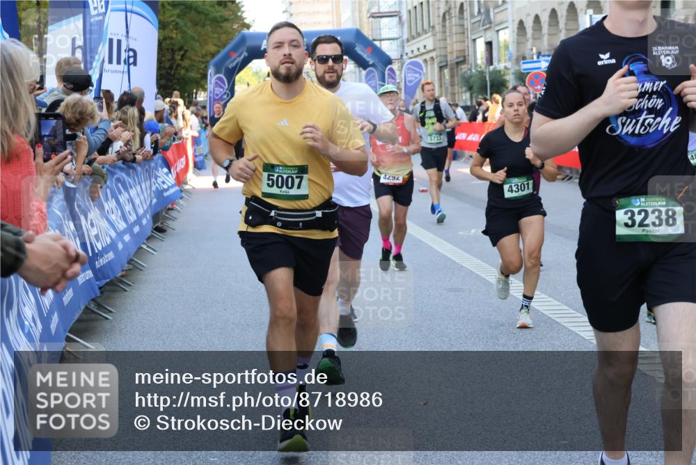 07.09.2025 - BARMER Alsterlauf Strokosch-Dieckow http://msf.ph/oto/8718986 07.09.2025 10:03:33 Ziel 2045, 2046, 2130, 2364, 2370, 2371, 2644, 2652, 3010, 3233, 3272, 3288, 3310, 3311, 3352, 3519, 3610, 3719, 3745, 3832, 3946, 4074, 4117, 4323, 4333, 4779, 4822, 4868, 4905, 5162, 5225, 5303, 5320, 5371, 5479, 5645, 5689, 5800, 5938, 6002, 6123, 6153, 6279, 8041, 8306 meine-sportfotos.de