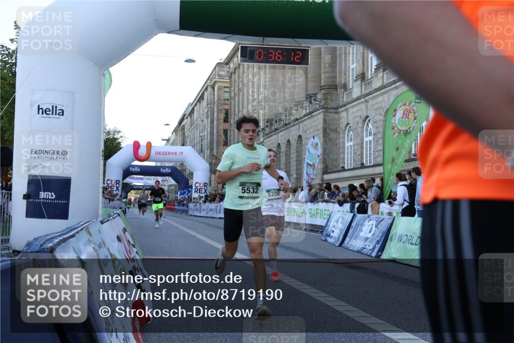 07.09.2025 - BARMER Alsterlauf Strokosch-Dieckow http://msf.ph/oto/8719190 07.09.2025 09:36:11 Ziel 3422, 3841, 4041, 4614, 5206, 5532, 5754, 6316, 8008 meine-sportfotos.de