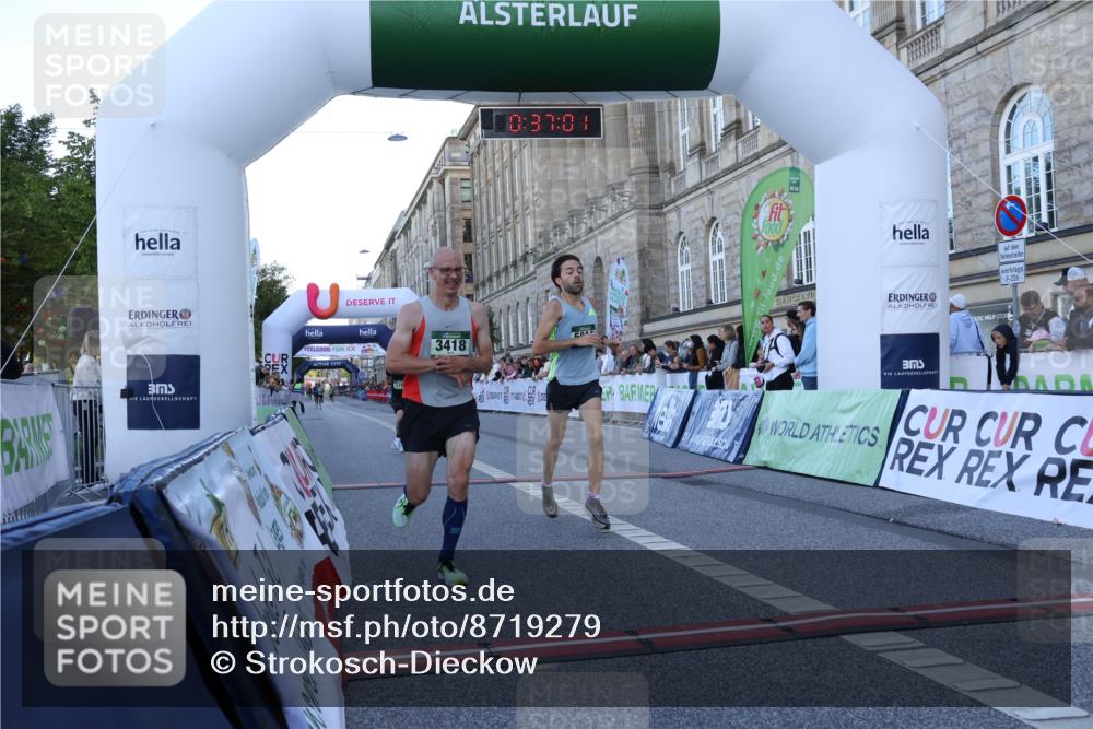 07.09.2025 - BARMER Alsterlauf Strokosch-Dieckow http://msf.ph/oto/8719279 07.09.2025 09:37:00 Ziel 3418, 5046, 5066, 5700 meine-sportfotos.de