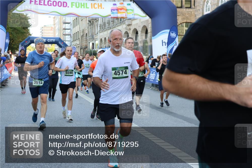 07.09.2025 - BARMER Alsterlauf Strokosch-Dieckow http://msf.ph/oto/8719295 07.09.2025 10:02:48 Ziel 2020, 2294, 2334, 2393, 2482, 2542, 2898, 2947, 3053, 3137, 3229, 3238, 3240, 3433, 3708, 3773, 4093, 4172, 4276, 4278, 4643, 4812, 4960, 4973, 5151, 5427, 5522, 5665, 5781, 5804, 5845, 5999, 6207, 8271 meine-sportfotos.de