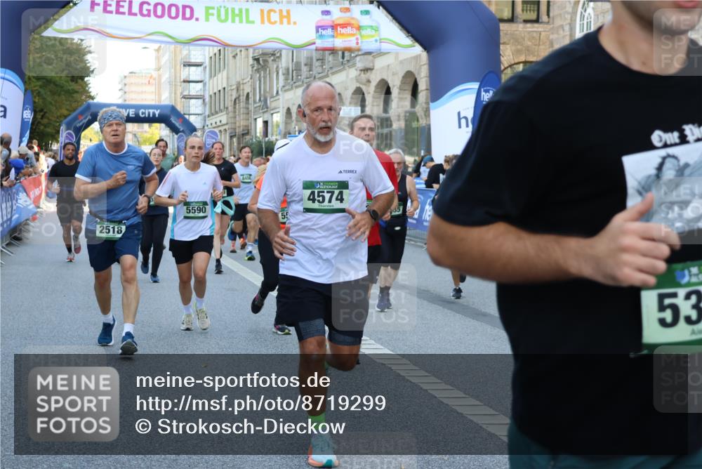 07.09.2025 - BARMER Alsterlauf Strokosch-Dieckow http://msf.ph/oto/8719299 07.09.2025 10:02:48 Ziel 2020, 2294, 2334, 2393, 2482, 2542, 2898, 2947, 3053, 3137, 3229, 3238, 3240, 3433, 3708, 3773, 4093, 4172, 4276, 4278, 4643, 4812, 4960, 4973, 5151, 5427, 5522, 5665, 5781, 5804, 5845, 5999, 6207, 8271 meine-sportfotos.de