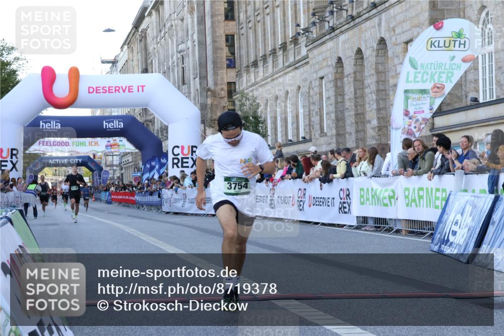 07.09.2025 - BARMER Alsterlauf Strokosch-Dieckow http://msf.ph/oto/8719378 07.09.2025 09:38:10 Ziel 3754, 8128 meine-sportfotos.de