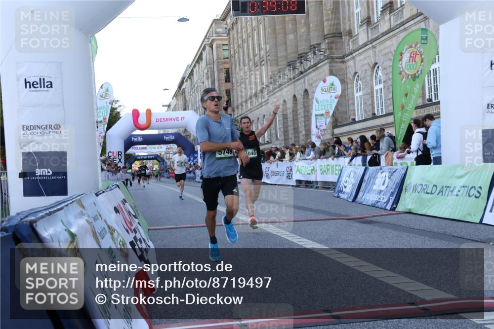 07.09.2025 - BARMER Alsterlauf Strokosch-Dieckow http://msf.ph/oto/8719497 07.09.2025 09:39:06 Ziel 2238, 4040, 5749, 8218 meine-sportfotos.de