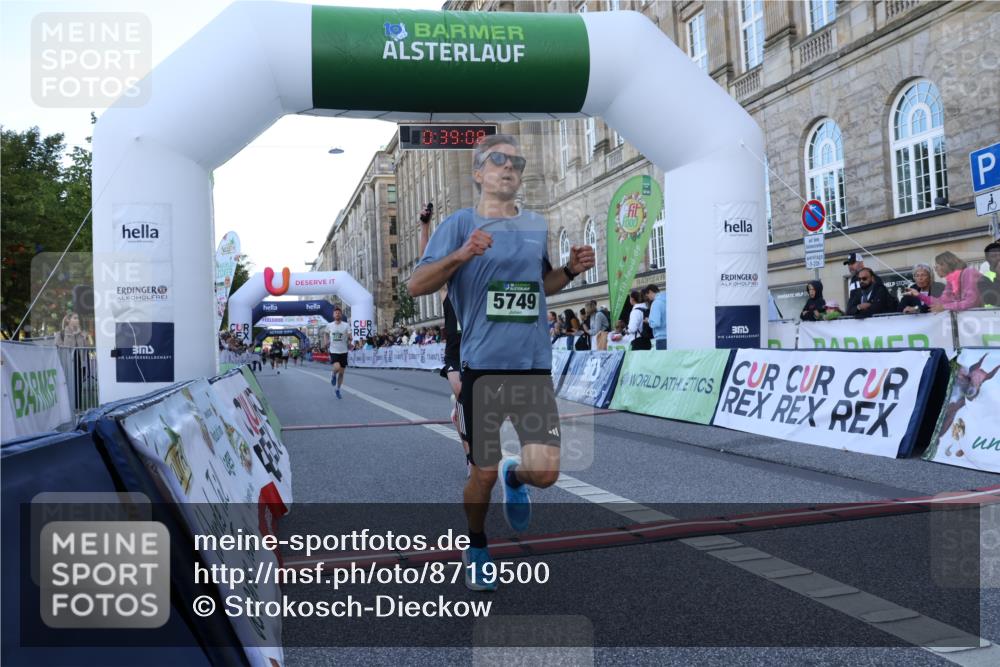 07.09.2025 - BARMER Alsterlauf Strokosch-Dieckow http://msf.ph/oto/8719500 07.09.2025 09:39:07 Ziel 2238, 4040, 5749, 8218 meine-sportfotos.de