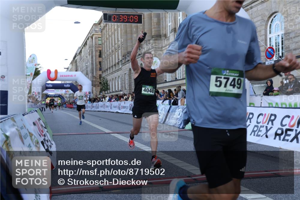 07.09.2025 - BARMER Alsterlauf Strokosch-Dieckow http://msf.ph/oto/8719502 07.09.2025 09:39:07 Ziel 2238, 4040, 5749, 8218 meine-sportfotos.de