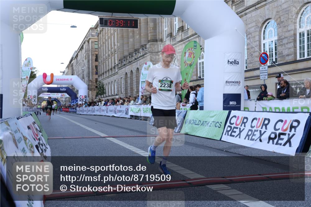 07.09.2025 - BARMER Alsterlauf Strokosch-Dieckow http://msf.ph/oto/8719509 07.09.2025 09:39:10 Ziel 2238, 4040, 5749, 8218 meine-sportfotos.de
