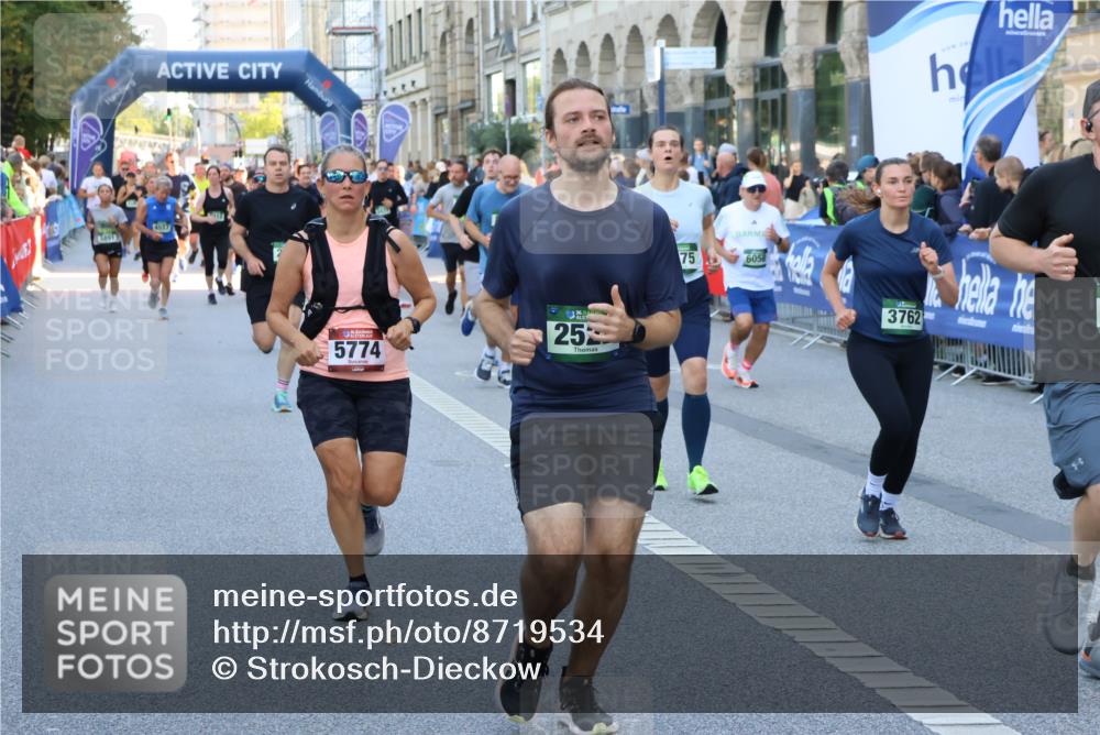07.09.2025 - BARMER Alsterlauf Strokosch-Dieckow http://msf.ph/oto/8719534 07.09.2025 10:02:17 Ziel 2138, 2444, 2518, 2539, 2880, 3111, 3113, 3253, 3522, 3682, 3683, 3888, 4085, 4106, 4163, 4329, 4476, 4493, 4494, 4574, 4596, 4668, 4735, 4836, 4982, 5022, 5221, 5259, 5328, 5454, 5564, 5580, 5590, 5626, 5636, 5656, 5699, 5794, 5809, 5810, 5859, 5927, 5928, 6032, 6164, 6349, 8029, 8036, 8234, 8406, 8416, 8420 meine-sportfotos.de