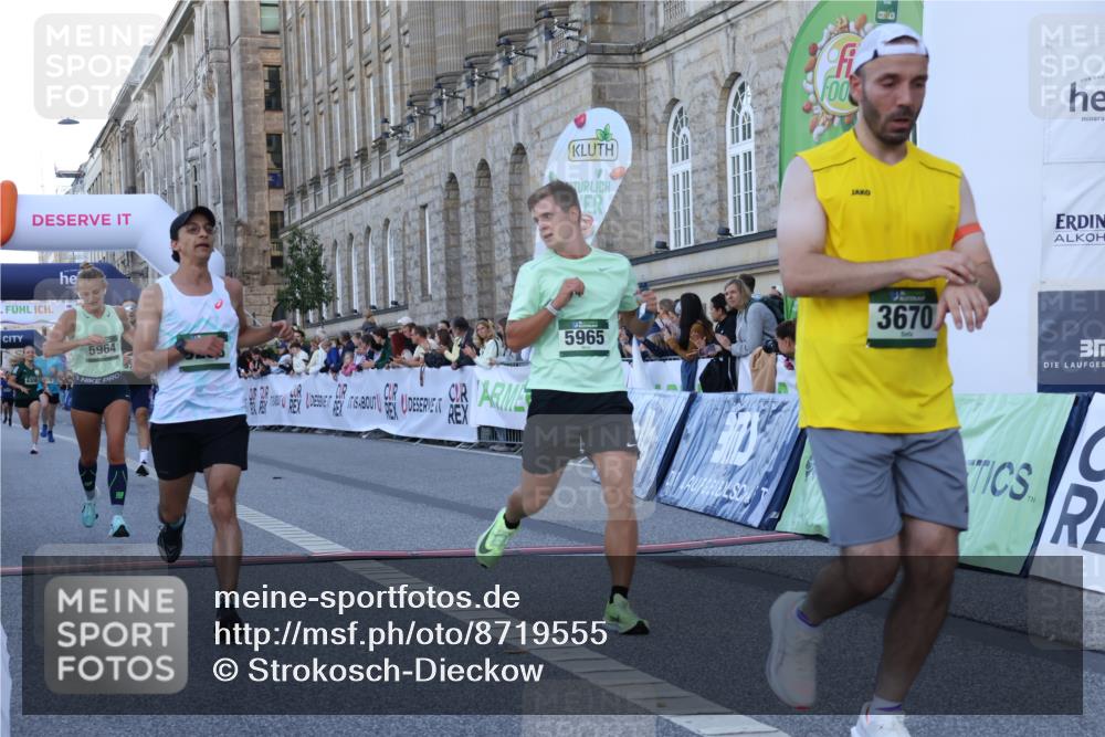 07.09.2025 - BARMER Alsterlauf Strokosch-Dieckow http://msf.ph/oto/8719555 07.09.2025 09:39:28 Ziel 2083, 3124, 3380, 3670, 4526, 4627, 4676, 4695, 5790, 5964, 5965, 5995, 6172, 6308, 8343 meine-sportfotos.de