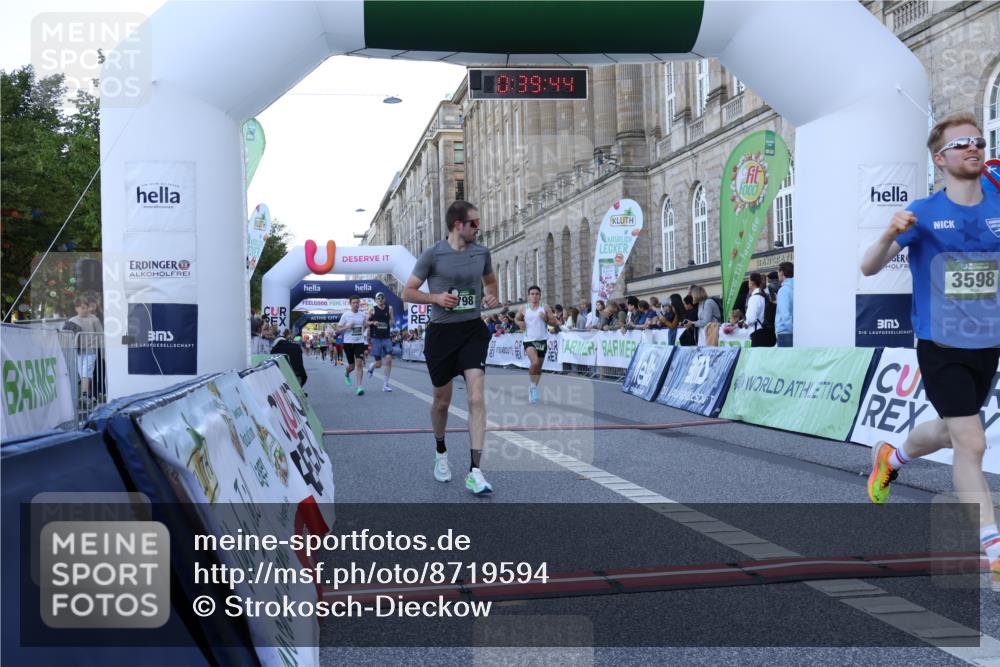 07.09.2025 - BARMER Alsterlauf Strokosch-Dieckow http://msf.ph/oto/8719594 07.09.2025 09:39:42 Ziel 3598, 3633, 3999, 4122, 4521, 4798, 5080, 5209, 5687, 5993 meine-sportfotos.de