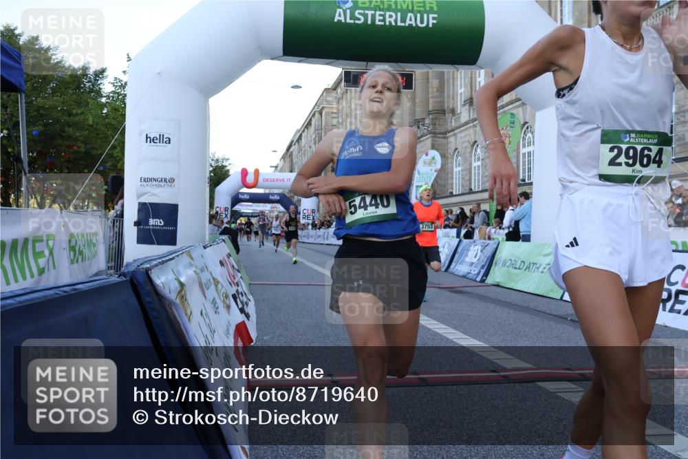 07.09.2025 - BARMER Alsterlauf Strokosch-Dieckow http://msf.ph/oto/8719640 07.09.2025 09:40:03 Ziel 2401, 2566, 2964, 3180, 3701, 3753, 5436, 5440, 5582 meine-sportfotos.de