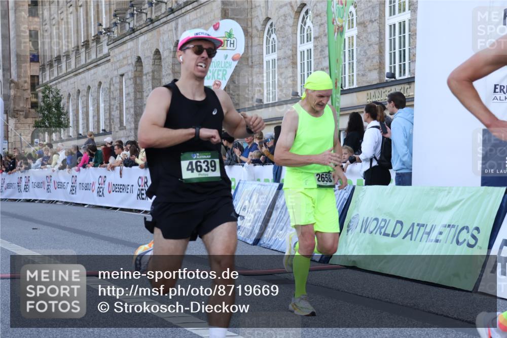 07.09.2025 - BARMER Alsterlauf Strokosch-Dieckow http://msf.ph/oto/8719669 07.09.2025 09:40:15 Ziel 2309, 2658, 4639, 4645, 4747, 5057, 5582, 5863, 5931, 8437 meine-sportfotos.de