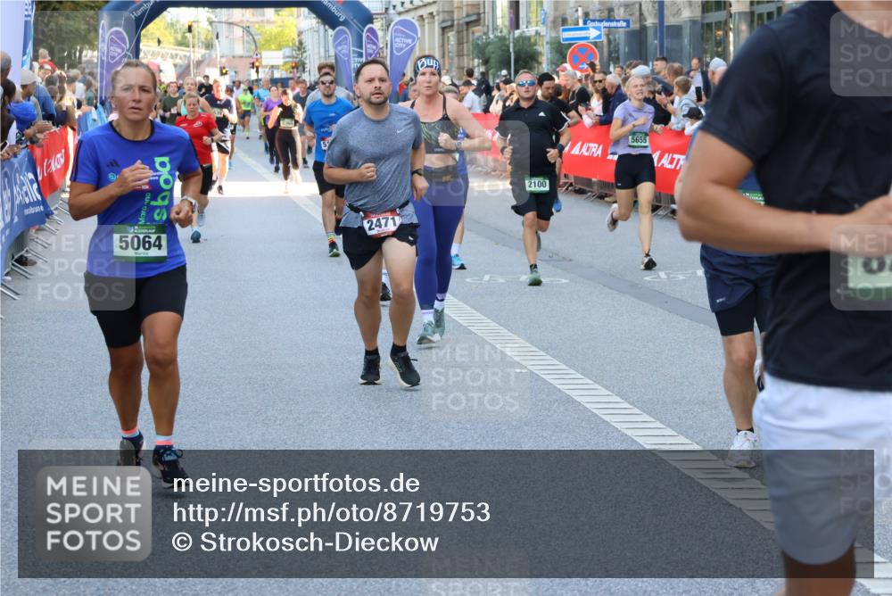 07.09.2025 - BARMER Alsterlauf Strokosch-Dieckow http://msf.ph/oto/8719753 07.09.2025 10:01:47 Ziel 2217, 2346, 2347, 2522, 2667, 2675, 2766, 2774, 2811, 2885, 3282, 3375, 3431, 3498, 3524, 3659, 3762, 3826, 3865, 4027, 4170, 4232, 4399, 4557, 4707, 4708, 4823, 5056, 5093, 5181, 5312, 5512, 5611, 5774, 5852, 5857, 5891, 6058, 6091, 6192, 8010, 8035, 8215, 8261, 8294, 8441 meine-sportfotos.de