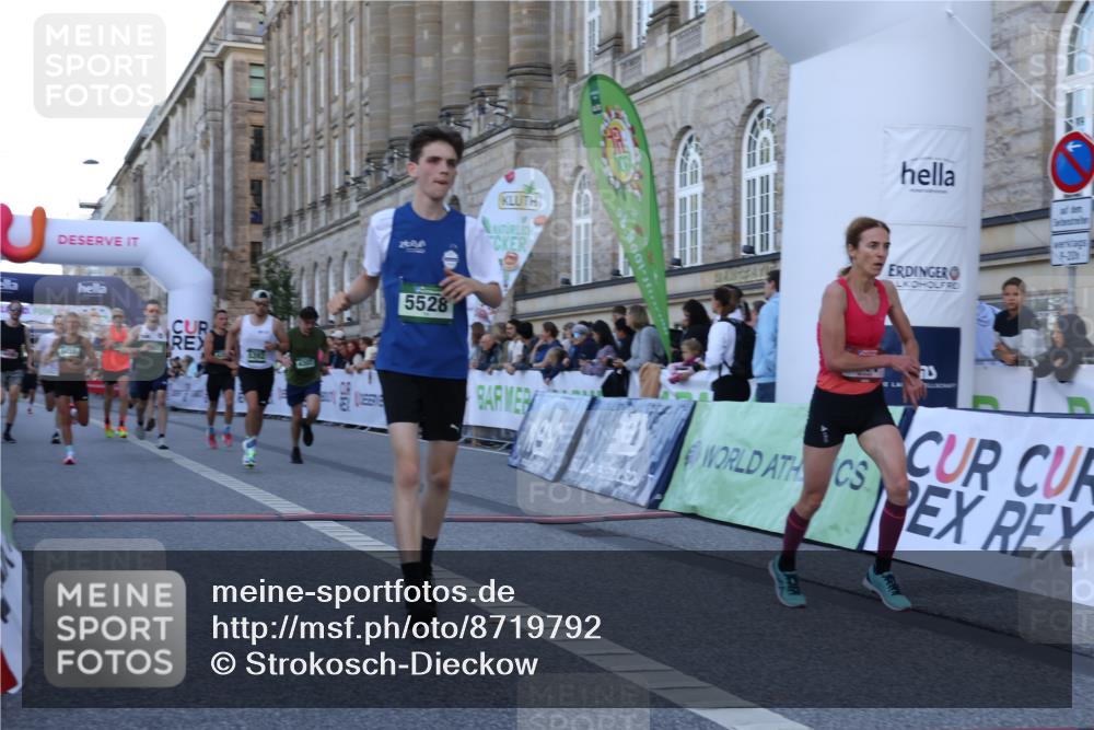 07.09.2025 - BARMER Alsterlauf Strokosch-Dieckow http://msf.ph/oto/8719792 07.09.2025 09:41:09 Ziel 2583, 2677, 4305, 4307, 4498, 5210, 5392, 5528, 6104, 6307, 8424, 8435, 8455 meine-sportfotos.de