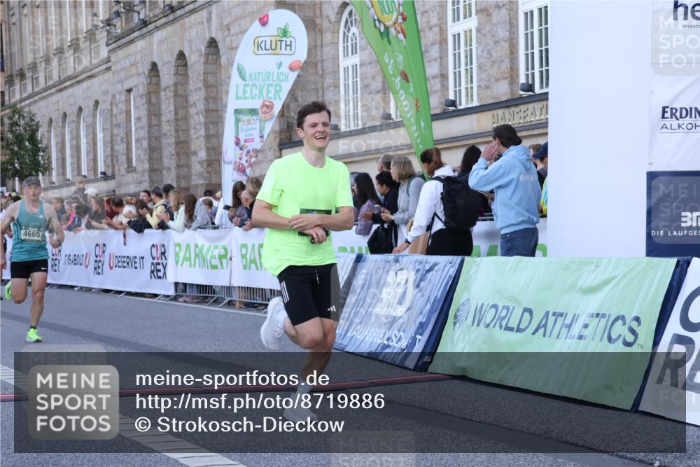 07.09.2025 - BARMER Alsterlauf Strokosch-Dieckow http://msf.ph/oto/8719886 07.09.2025 09:42:02 Ziel 2097, 2250, 3163, 4383, 4665, 4745, 5149, 6139, 6306, 8375 meine-sportfotos.de