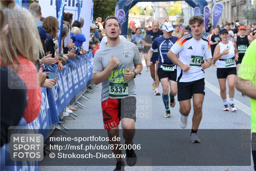 07.09.2025 - BARMER Alsterlauf Strokosch-Dieckow http://msf.ph/oto/8720006 07.09.2025 10:01:05 Ziel 1007, 2463, 2471, 2553, 2798, 2874, 2931, 3008, 3060, 3214, 3215, 3684, 3695, 4139, 4190, 4705, 4721, 4831, 4875, 4902, 4903, 4938, 4976, 5000, 5107, 5220, 5289, 5411, 5849, 6060, 6076, 6097, 6243, 6261, 8057, 8295, 8308, 8402 meine-sportfotos.de