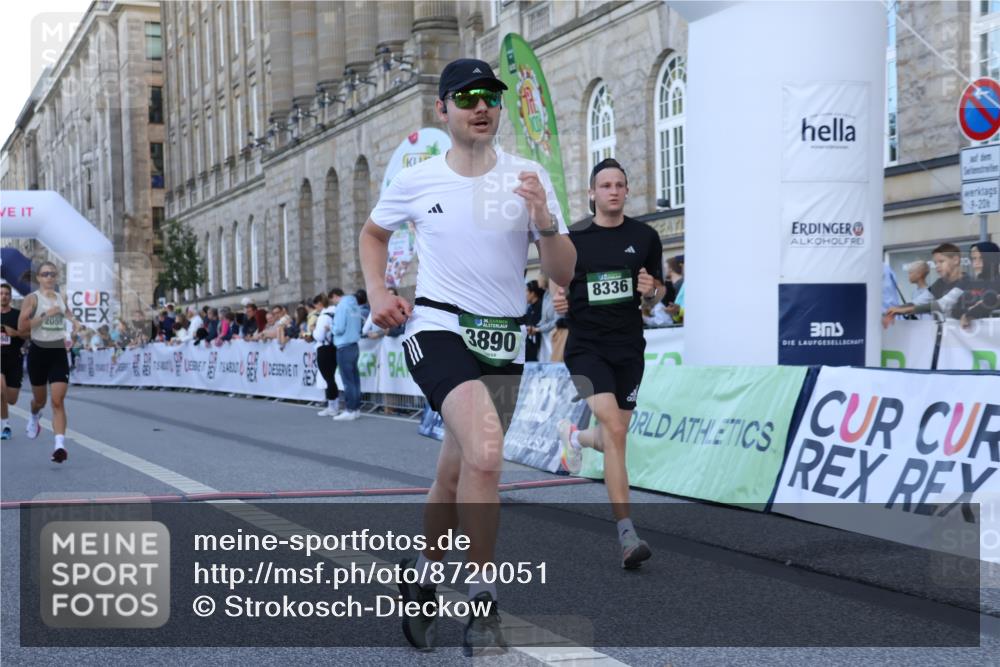 07.09.2025 - BARMER Alsterlauf Strokosch-Dieckow http://msf.ph/oto/8720051 07.09.2025 09:43:37 Ziel 2059, 3890, 4050, 5382, 8336 meine-sportfotos.de