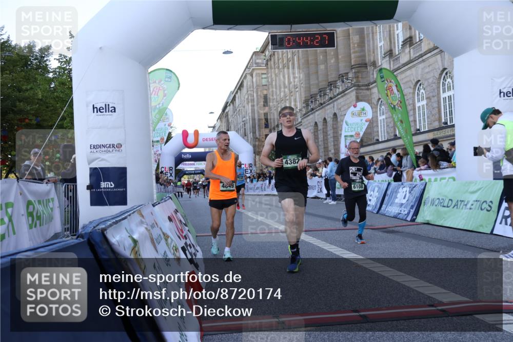 07.09.2025 - BARMER Alsterlauf Strokosch-Dieckow http://msf.ph/oto/8720174 07.09.2025 09:44:25 Ziel 2339, 2618, 2826, 3596, 4382, 4472, 4849, 4949, 5034, 5227, 5751, 5862, 6108, 8364 meine-sportfotos.de