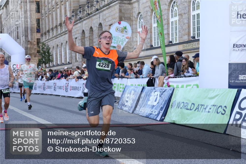 07.09.2025 - BARMER Alsterlauf Strokosch-Dieckow http://msf.ph/oto/8720353 07.09.2025 09:45:45 Ziel 2072, 2745, 2869, 3627, 4228, 4391, 4805, 4974, 5438, 6163, 6262, 8163, 8255, 8442 meine-sportfotos.de