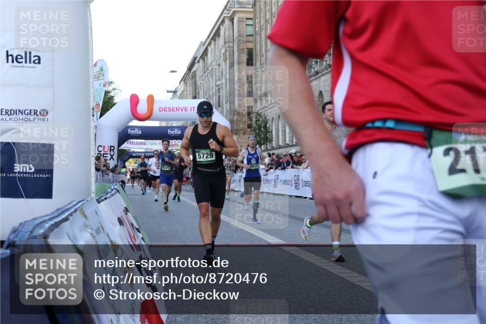 07.09.2025 - BARMER Alsterlauf Strokosch-Dieckow http://msf.ph/oto/8720476 07.09.2025 09:46:44 Ziel 2178, 2357, 2404, 2721, 2792, 3788, 4131, 4134, 4484, 4927, 5123, 5150, 5584, 5724, 5729, 6011, 6166, 6286, 8011, 8191, 8470 meine-sportfotos.de