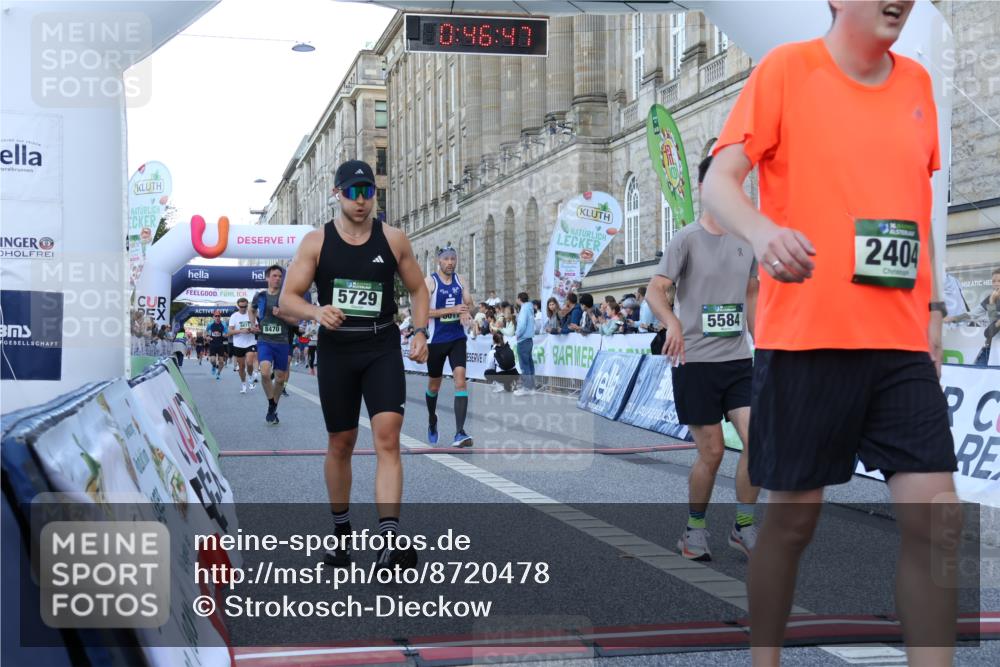 07.09.2025 - BARMER Alsterlauf Strokosch-Dieckow http://msf.ph/oto/8720478 07.09.2025 09:46:45 Ziel 2178, 2357, 2404, 2676, 2721, 2792, 3276, 4131, 4484, 4927, 5123, 5584, 5724, 5729, 6011, 6166, 6286, 8011, 8191, 8470 meine-sportfotos.de