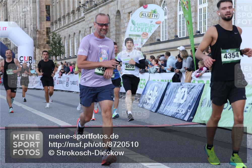 07.09.2025 - BARMER Alsterlauf Strokosch-Dieckow http://msf.ph/oto/8720510 07.09.2025 09:46:54 Ziel 2381, 2676, 2953, 3276, 3916, 4131, 4354, 4389, 4480, 4527, 4651, 4732, 4927, 4985, 5123, 6011, 6073, 8316, 8431 meine-sportfotos.de
