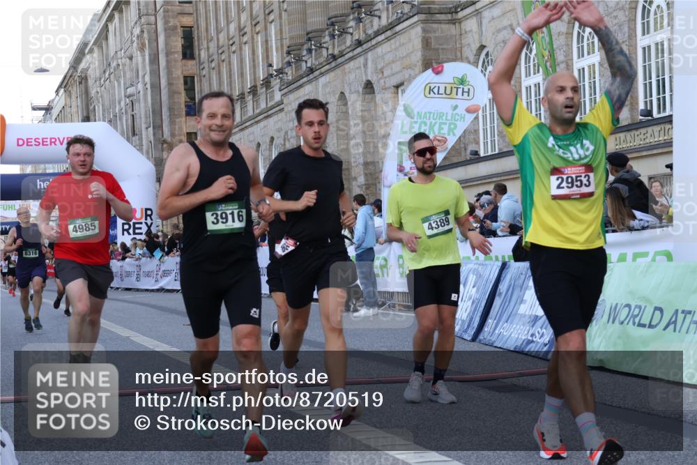 07.09.2025 - BARMER Alsterlauf Strokosch-Dieckow http://msf.ph/oto/8720519 07.09.2025 09:46:57 Ziel 2381, 2487, 2676, 2953, 3276, 3412, 3916, 4354, 4389, 4480, 4527, 4651, 4732, 4985, 5340, 6073, 8316, 8431 meine-sportfotos.de