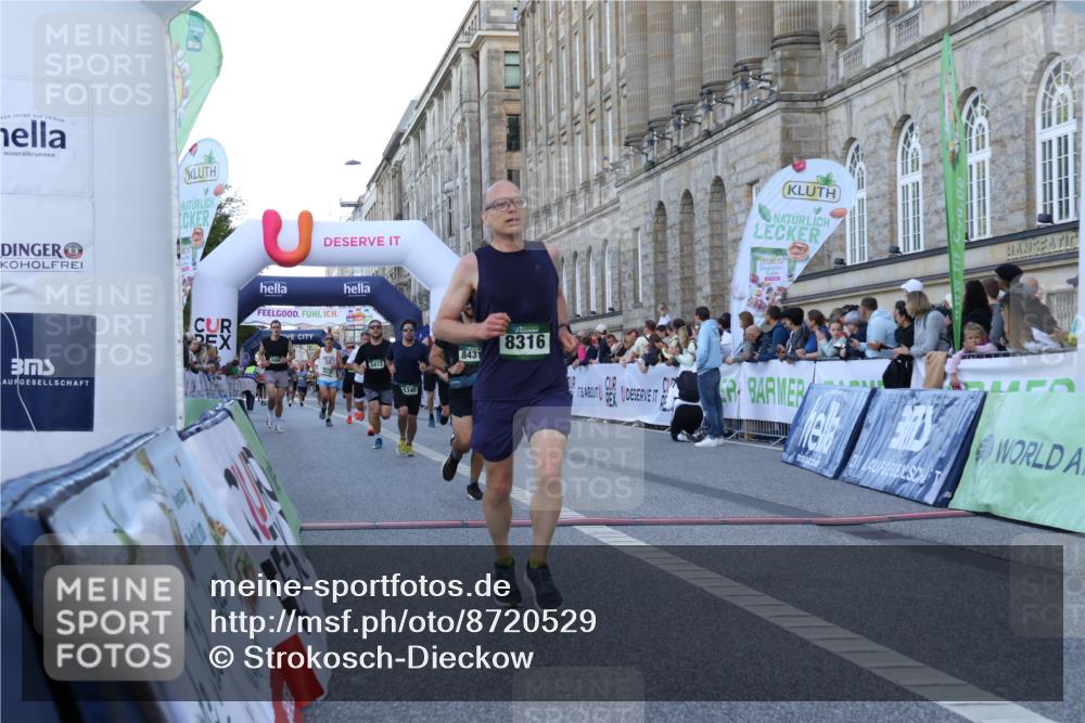 07.09.2025 - BARMER Alsterlauf Strokosch-Dieckow http://msf.ph/oto/8720529 07.09.2025 09:47:00 Ziel 2487, 2953, 3412, 3916, 3942, 4389, 4527, 4651, 4732, 4866, 4985, 5340, 5768, 6030, 6073, 6237, 8316, 8431 meine-sportfotos.de