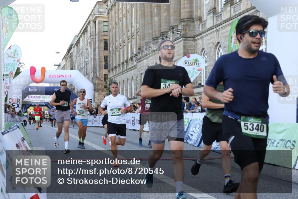 07.09.2025 - BARMER Alsterlauf Strokosch-Dieckow http://msf.ph/oto/8720545 07.09.2025 09:47:04 Ziel 2487, 3412, 3790, 3942, 4866, 5340, 5768, 6030, 6237, 8316, 8431 meine-sportfotos.de