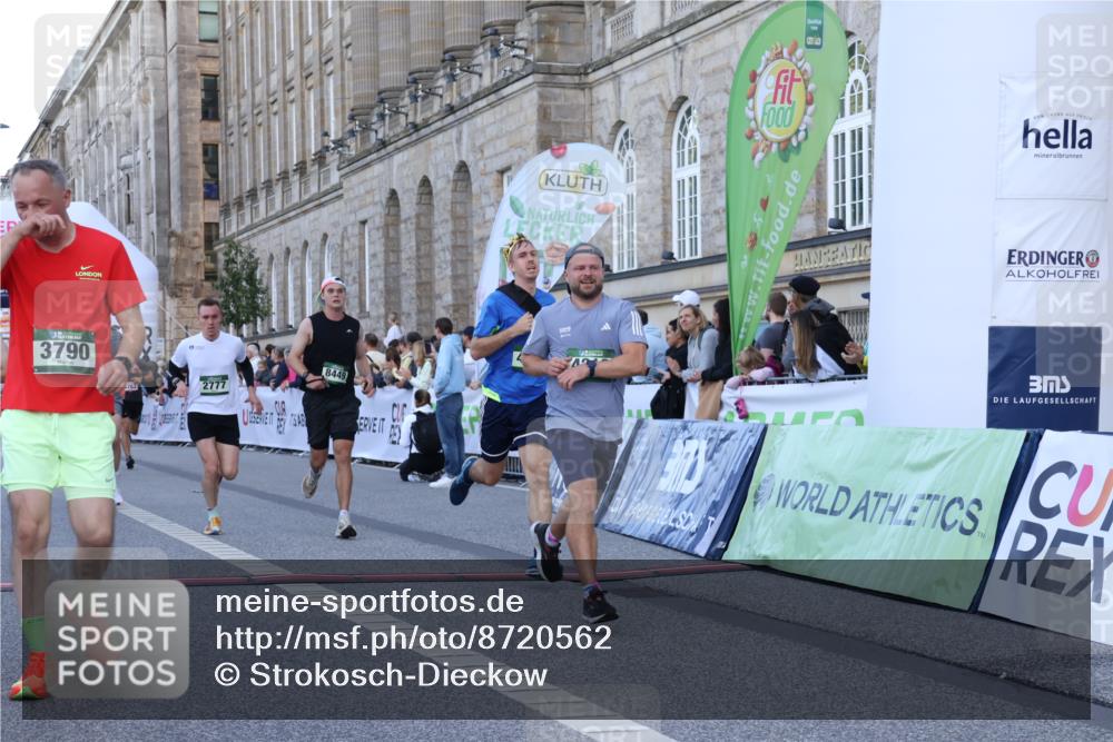 07.09.2025 - BARMER Alsterlauf Strokosch-Dieckow http://msf.ph/oto/8720562 07.09.2025 09:47:12 Ziel 2117, 2335, 2541, 2777, 3790, 3942, 4216, 4385, 4762, 4821, 4909, 8449 meine-sportfotos.de