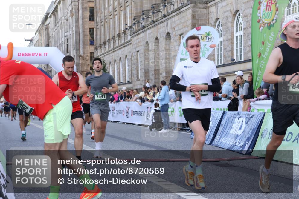 07.09.2025 - BARMER Alsterlauf Strokosch-Dieckow http://msf.ph/oto/8720569 07.09.2025 09:47:14 Ziel 2117, 2335, 2541, 2777, 3790, 4216, 4250, 4385, 4762, 4821, 4909, 8449 meine-sportfotos.de