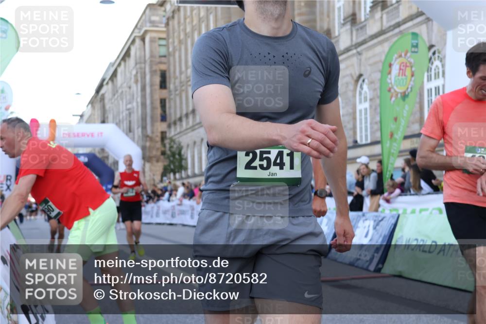 07.09.2025 - BARMER Alsterlauf Strokosch-Dieckow http://msf.ph/oto/8720582 07.09.2025 09:47:18 Ziel 2117, 2335, 2541, 2777, 4250, 4762, 4821, 4909, 5248, 5322, 5644, 5970, 6096, 8203, 8449 meine-sportfotos.de