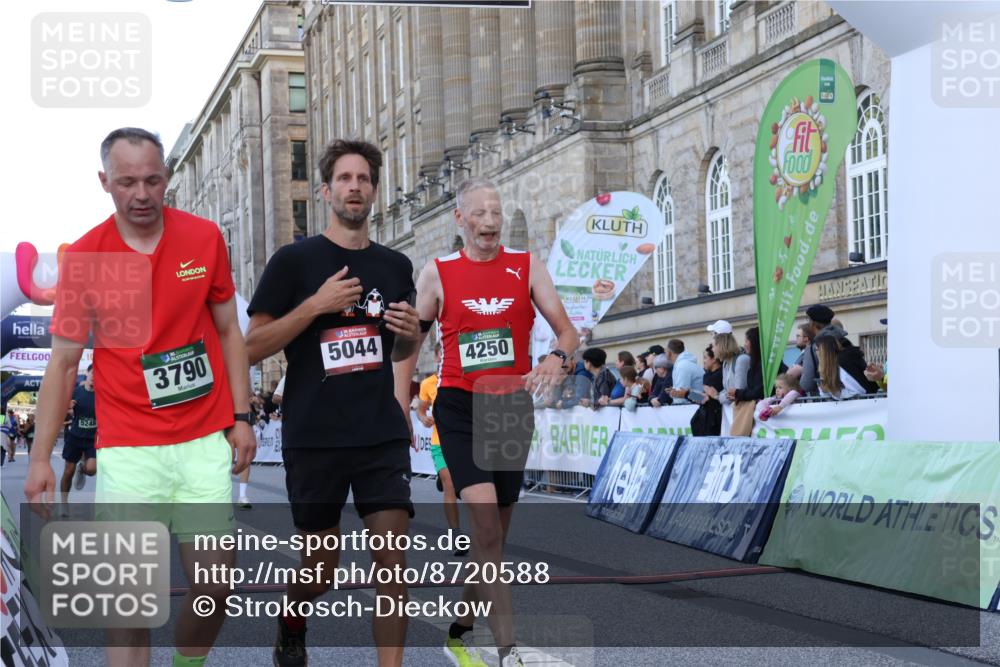 07.09.2025 - BARMER Alsterlauf Strokosch-Dieckow http://msf.ph/oto/8720588 07.09.2025 09:47:21 Ziel 2335, 4250, 4403, 4754, 4762, 4821, 4909, 5248, 5322, 5644, 5970, 6096, 8203 meine-sportfotos.de
