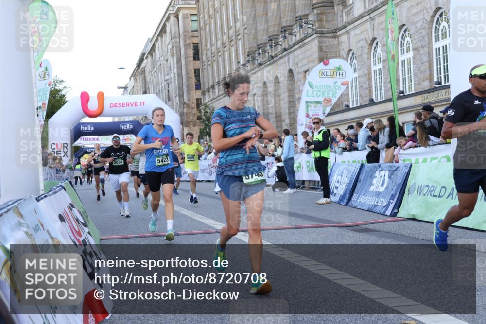 07.09.2025 - BARMER Alsterlauf Strokosch-Dieckow http://msf.ph/oto/8720708 07.09.2025 09:48:14 Ziel 2081, 3465, 4602, 4731, 4884, 4946, 4977, 5423, 5745, 5757, 5917, 5966, 6015, 6016, 8009, 8275, 8293 meine-sportfotos.de