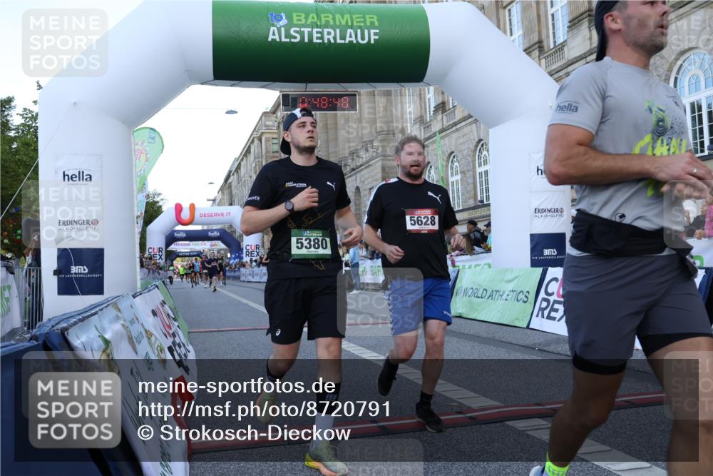 07.09.2025 - BARMER Alsterlauf Strokosch-Dieckow http://msf.ph/oto/8720791 07.09.2025 09:48:47 Ziel 2453, 2954, 3206, 3290, 3459, 3544, 3711, 4098, 4530, 5380, 5628, 8276 meine-sportfotos.de