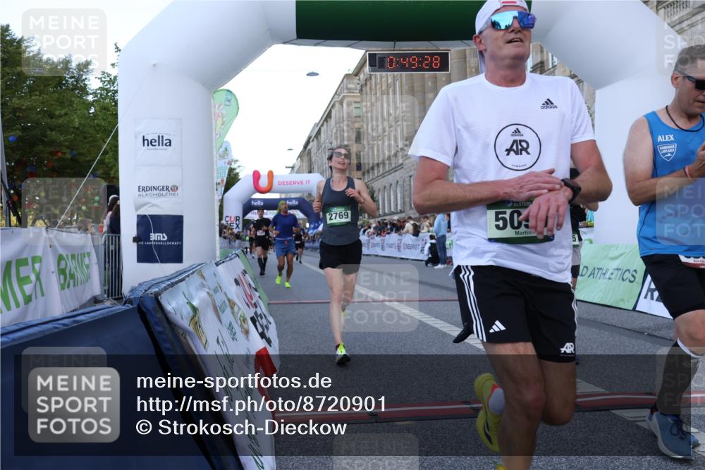 07.09.2025 - BARMER Alsterlauf Strokosch-Dieckow http://msf.ph/oto/8720901 07.09.2025 09:49:27 Ziel 2027, 2769, 2790, 2899, 2921, 3450, 3530, 3588, 4171, 5095, 5219, 5725, 5740, 6203, 8291, 8414 meine-sportfotos.de
