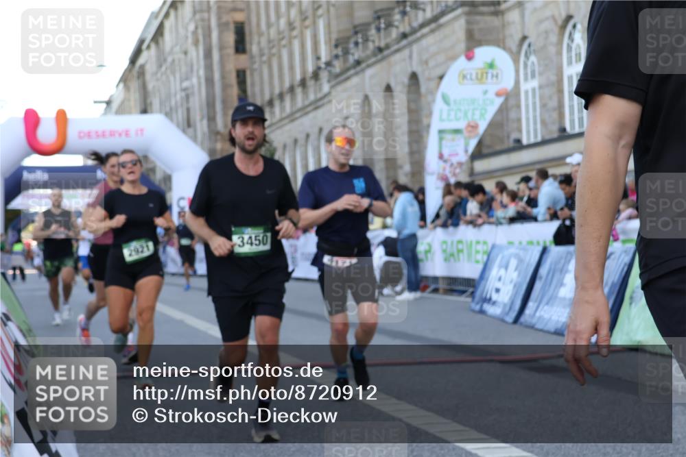 07.09.2025 - BARMER Alsterlauf Strokosch-Dieckow http://msf.ph/oto/8720912 07.09.2025 09:49:32 Ziel 2027, 2899, 2921, 3120, 3449, 3450, 3588, 3694, 4171, 4611, 4612, 4797, 5717, 6203, 6328, 8414 meine-sportfotos.de