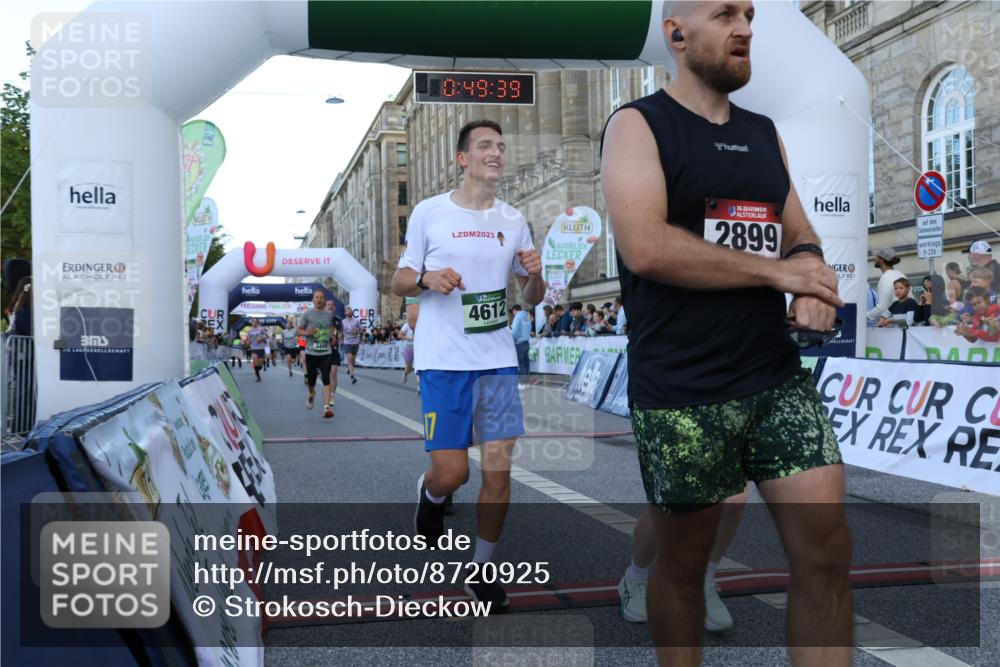 07.09.2025 - BARMER Alsterlauf Strokosch-Dieckow http://msf.ph/oto/8720925 07.09.2025 09:49:37 Ziel 2027, 2854, 2855, 2899, 2921, 3120, 3167, 3449, 3565, 3694, 4171, 4204, 4611, 4612, 4797, 5338, 5717, 5881, 5958, 6328, 8281 meine-sportfotos.de