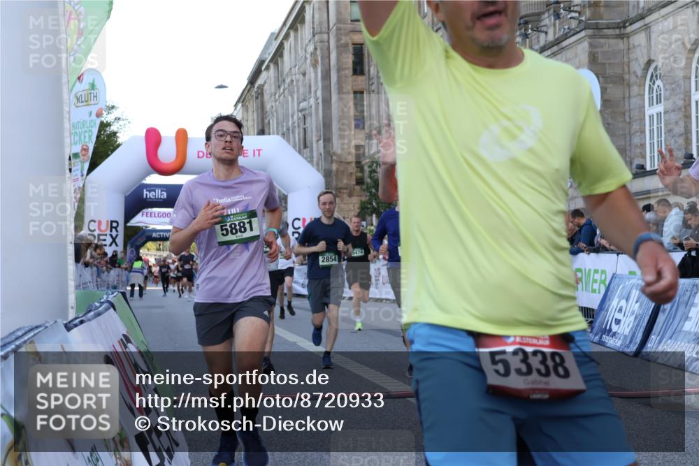 07.09.2025 - BARMER Alsterlauf Strokosch-Dieckow http://msf.ph/oto/8720933 07.09.2025 09:49:42 Ziel 2854, 2855, 3120, 3167, 3449, 3565, 3694, 4204, 4797, 5338, 5474, 5717, 5820, 5881, 5958, 6233, 6328, 8281 meine-sportfotos.de