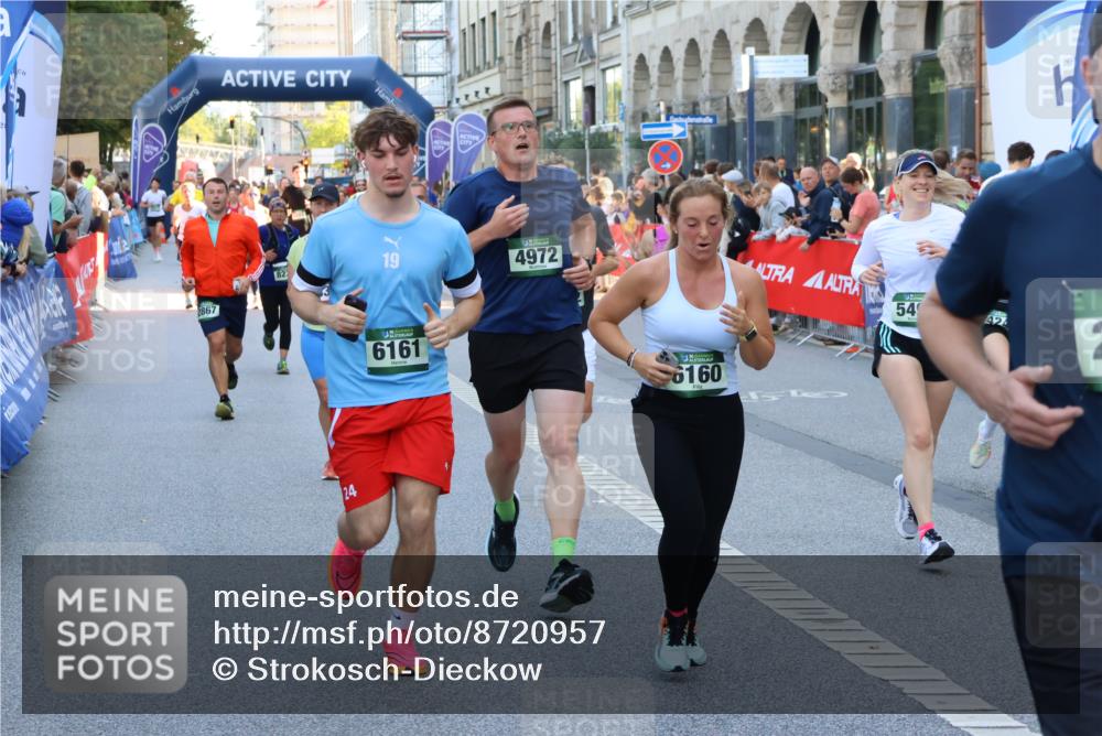 07.09.2025 - BARMER Alsterlauf Strokosch-Dieckow http://msf.ph/oto/8720957 07.09.2025 09:58:56 Ziel 2193, 2270, 2303, 2423, 2612, 2739, 2832, 2993, 3075, 3222, 3264, 3414, 3415, 3438, 3492, 3667, 3763, 3899, 3909, 4123, 4241, 4700, 4760, 4840, 5106, 5552, 5667, 5819, 5996, 6189, 6326, 8379, 8447 meine-sportfotos.de