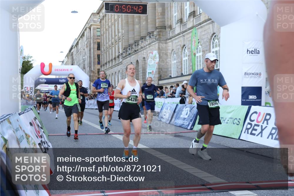07.09.2025 - BARMER Alsterlauf Strokosch-Dieckow http://msf.ph/oto/8721021 07.09.2025 09:50:40 Ziel 2328, 2697, 2906, 2985, 3032, 3037, 3195, 3299, 3320, 3819, 4988, 5215, 5372, 5428, 5470, 5565, 5587, 5722, 5776, 5812, 6133, 6311, 8377, 8415, 8419 meine-sportfotos.de
