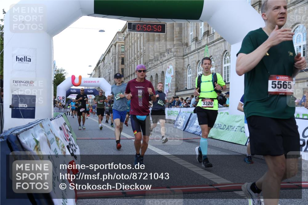 07.09.2025 - BARMER Alsterlauf Strokosch-Dieckow http://msf.ph/oto/8721043 07.09.2025 09:50:48 Ziel 2328, 2697, 2794, 2912, 2985, 3037, 3158, 3175, 3195, 3320, 3728, 3858, 3896, 5425, 5441, 5470, 5565, 5579, 6133, 6252, 8043, 8249, 8250, 8415 meine-sportfotos.de