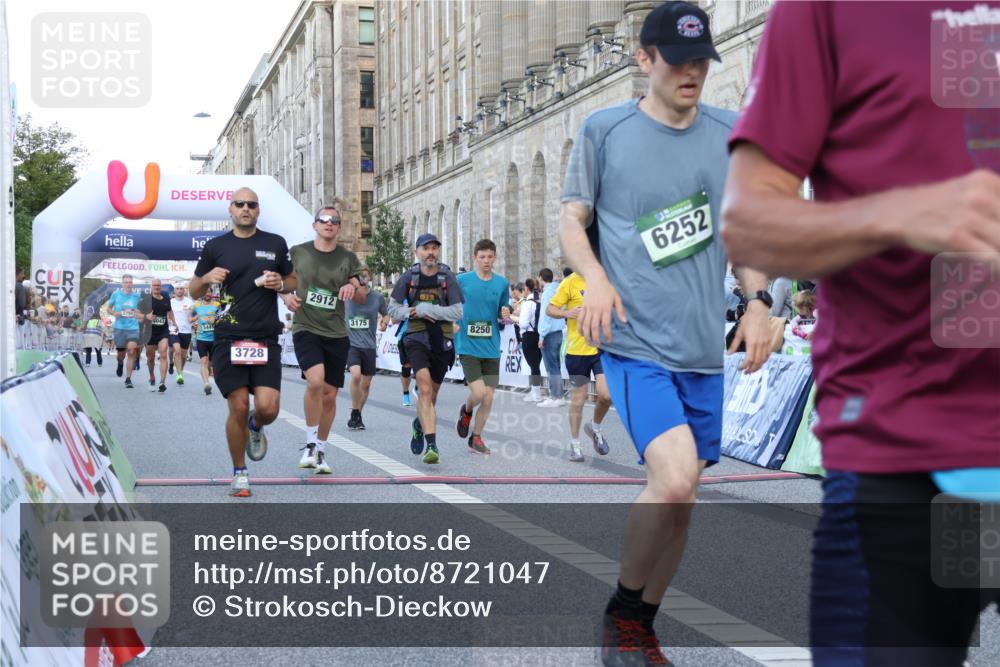 07.09.2025 - BARMER Alsterlauf Strokosch-Dieckow http://msf.ph/oto/8721047 07.09.2025 09:50:50 Ziel 2122, 2794, 2912, 2985, 3037, 3158, 3175, 3195, 3320, 3728, 3858, 3896, 4160, 5425, 5441, 5470, 5565, 5579, 5642, 6252, 8043, 8249, 8250 meine-sportfotos.de