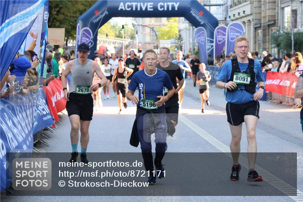 07.09.2025 - BARMER Alsterlauf Strokosch-Dieckow http://msf.ph/oto/8721171 07.09.2025 09:58:19 Ziel 2210, 2297, 2375, 2483, 2640, 2762, 2803, 2867, 2988, 3040, 3050, 3207, 3266, 3394, 3479, 3482, 3593, 3631, 3666, 3704, 4119, 4135, 4219, 4227, 4423, 4558, 4559, 4698, 4828, 4872, 4972, 5147, 5498, 5793, 5882, 5955, 5981, 6001, 6160, 6161, 6340, 8239, 8334, 8387, 8388 meine-sportfotos.de