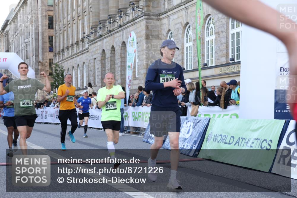 07.09.2025 - BARMER Alsterlauf Strokosch-Dieckow http://msf.ph/oto/8721226 07.09.2025 09:52:01 Ziel 2451, 2681, 2879, 3247, 4157, 5063, 5125, 5234, 5376, 5807, 5884, 5886, 8075, 8292, 8477 meine-sportfotos.de