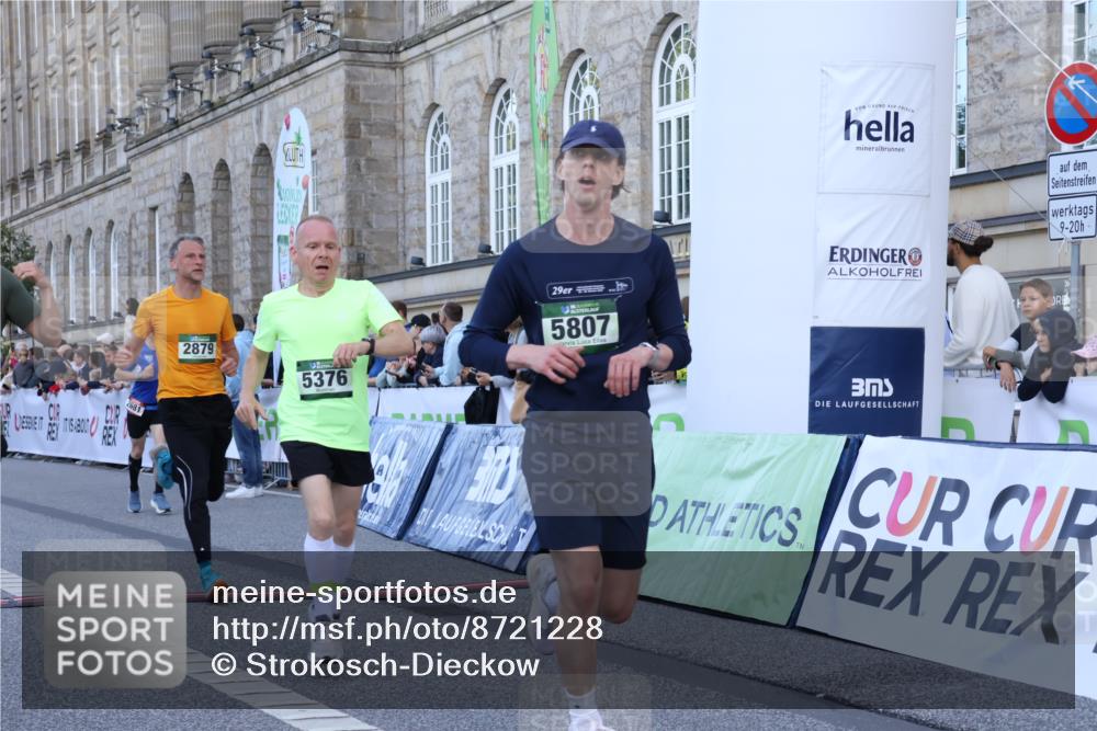 07.09.2025 - BARMER Alsterlauf Strokosch-Dieckow http://msf.ph/oto/8721228 07.09.2025 09:52:01 Ziel 2451, 2681, 2879, 3247, 4157, 5063, 5125, 5234, 5376, 5807, 5884, 5886, 8075, 8292, 8477 meine-sportfotos.de